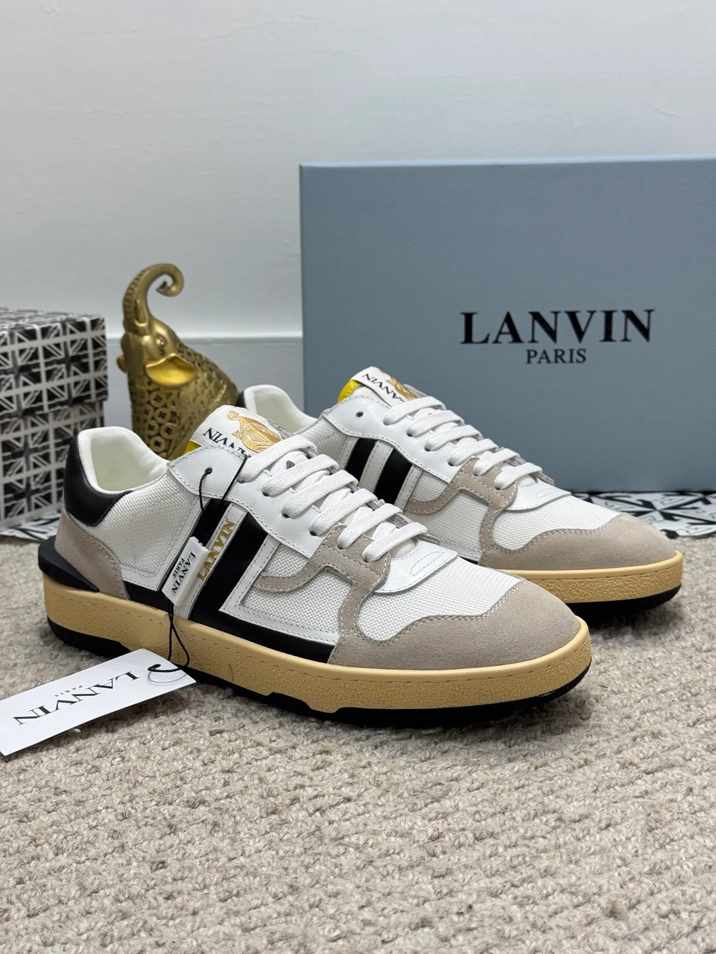 Men's men's shoes 💰520 [New style] 🦈🦈lanvin #LANVIN spring and summer series new colors ❤️‍🔥The latest lace-up fashionable casual Forrest Gump running shoes~bumpr high-quality couple 👫 series!! The latest trendy products of the season. Many bloggers have planted grass and purchased the original molds for customization. The uppers are nubuck leather. They are very versatile, fashionable and casual, and are comfortable to wear on the feet. Recommended! The original molds have clear logo rubber bottoms, which are non-slip and wear-resistant. Size: Female 36~40 Male 38-44 (45 customized